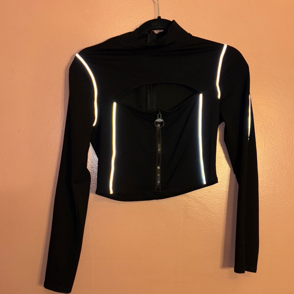 CAPSULLE WORK OUT TOP SZ MEDIUM